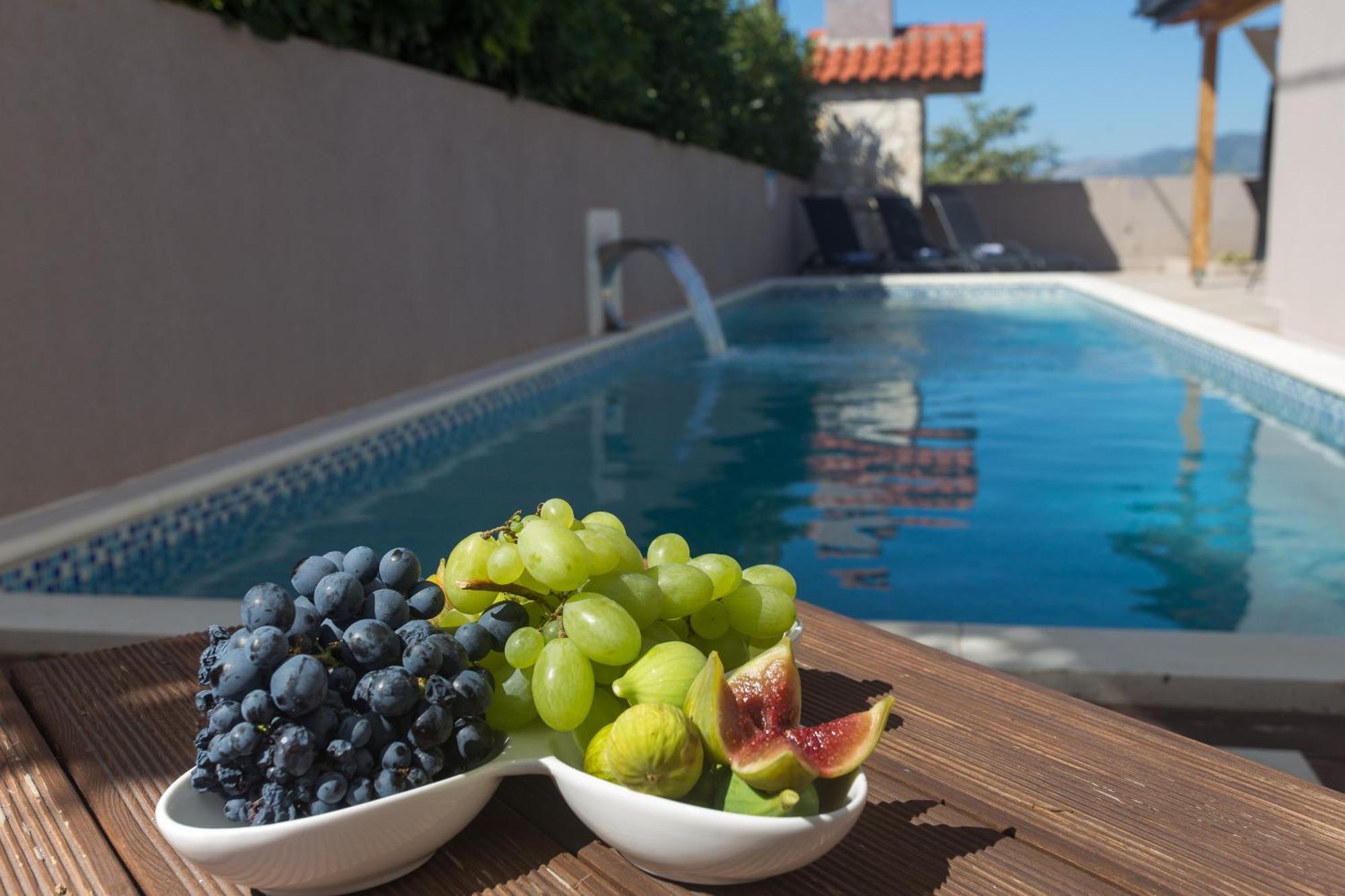 Life - New And Luxury Holiday House Kaštela المظهر الخارجي الصورة
